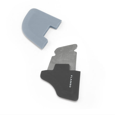 魔刮多功能清潔刮板,矽膠與不鏽鋼設計,適用於各類鍋具,深層清潔。 輕巧多角度清潔刮板,矽膠和不鏽鋼雙料結合,家庭和露營適用。 魔刮刮板,專為困難清潔頑垢設計,便攜多用途,廚房清潔利器。