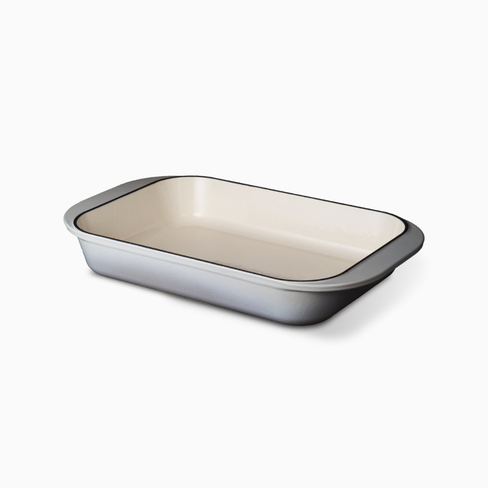 Denny 琺瑯鑄鐵烤盤 - 靜謐灰 - 『展示Denny 琺瑯鑄鐵烤盤的靜謐灰色版本，突出其優雅和現代的設計美學。』