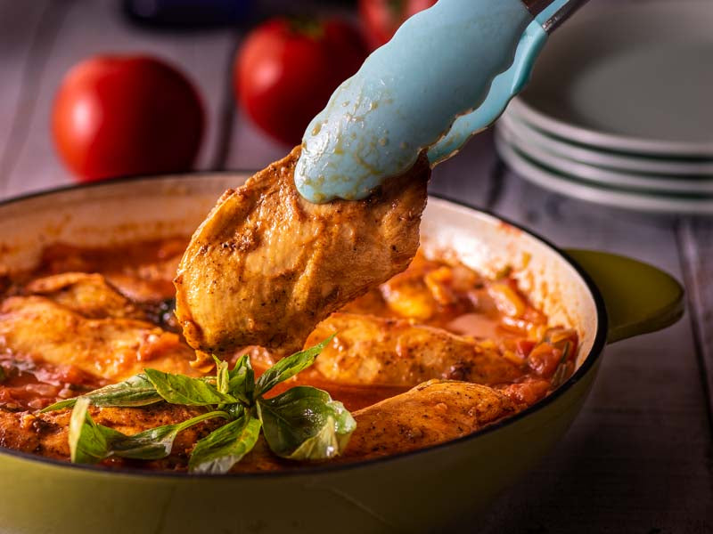 蕃茄羅勒菠菜燉雞：減醣低碳的雞肉料理