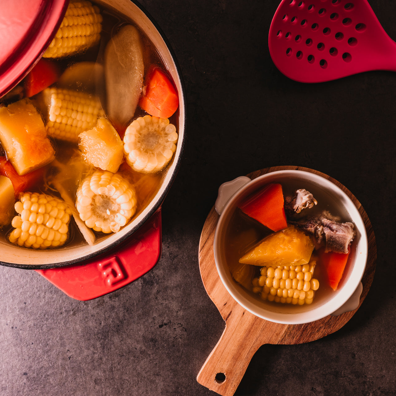 南瓜玉米排骨湯：慢燉的營養好湯