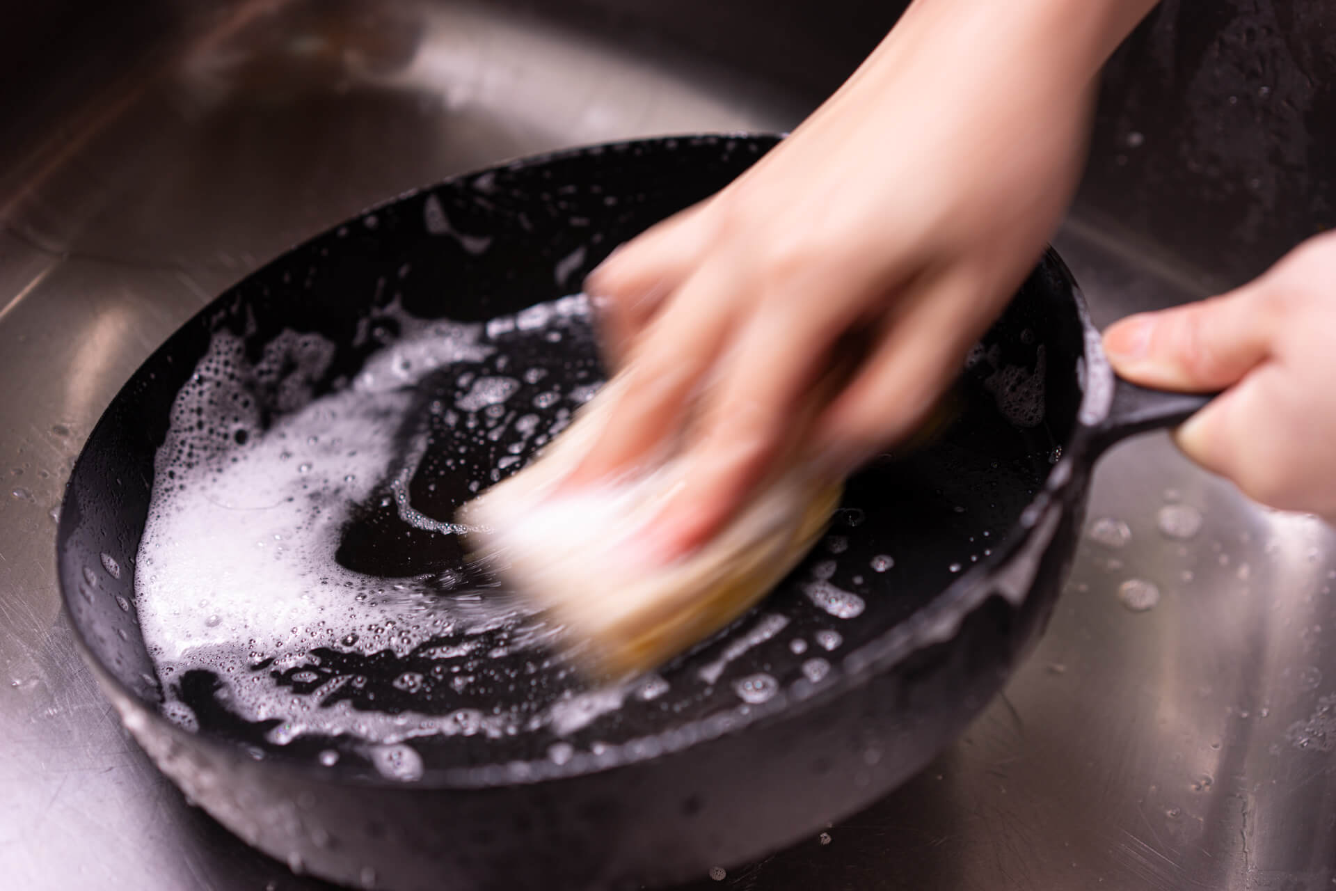 【料理小百科】黑平鍋的基本清潔如何做？