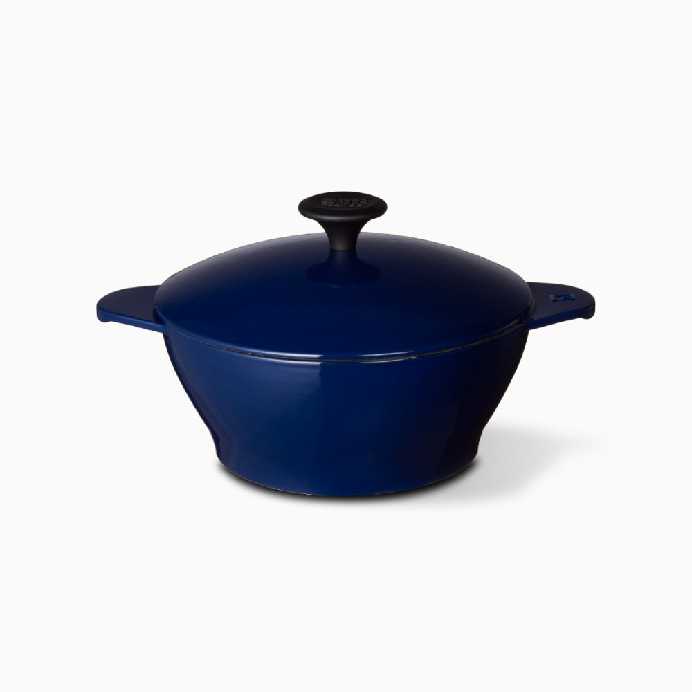 26公分琉璃藍 - 『Radford 26公分琉璃藍鑄鐵鍋，結合大容量和優雅色彩，適合各類場合使用。』