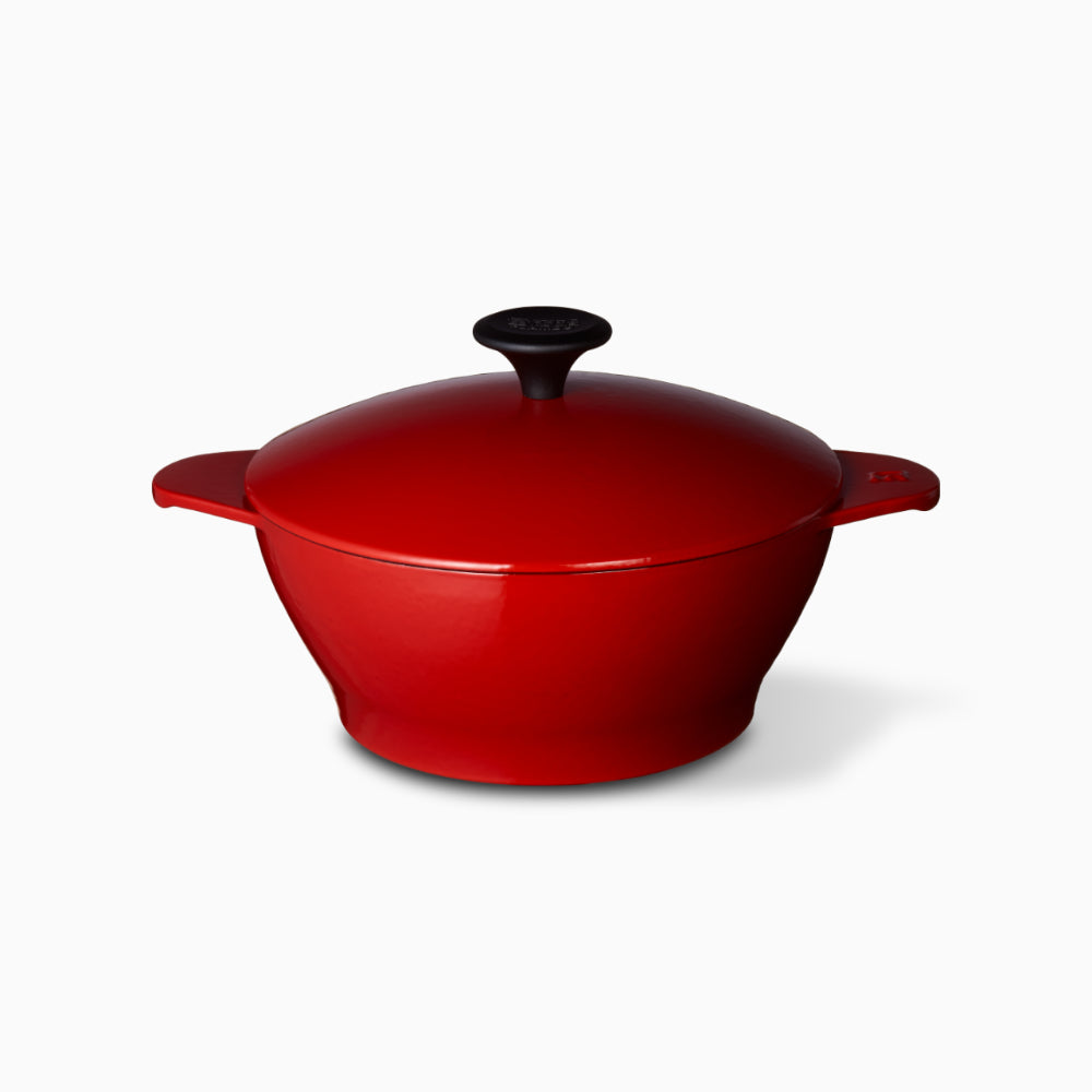 26公分胭脂紅 - 『26公分胭脂紅Radford鑄鐵鍋，大尺寸適合喜愛大量烹飪的廚師。』