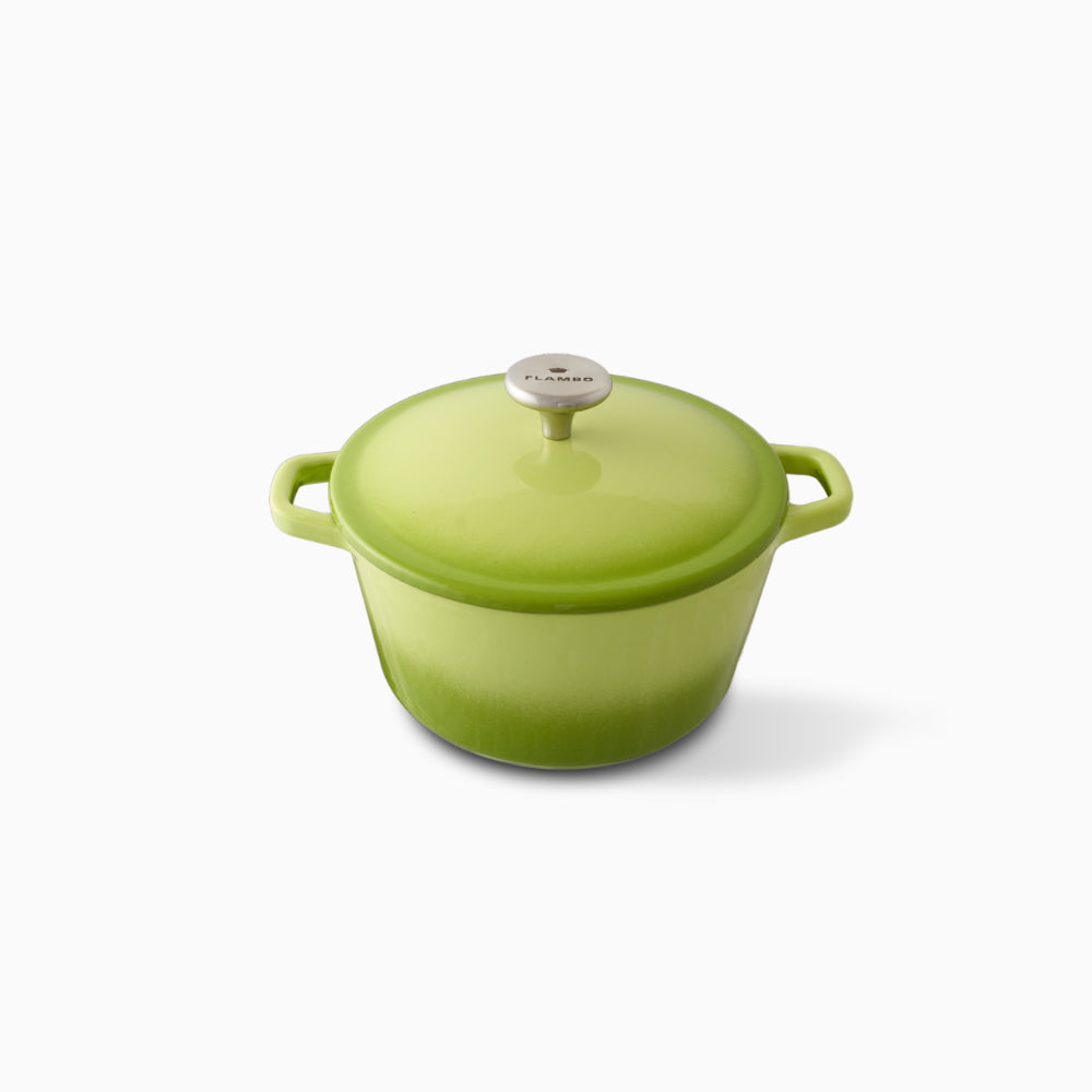 草木綠 - 『呈現Mini 圓鍋的草木綠色，象徵自然與生機，為廚房空間增添一份清新自然的氛圍。』